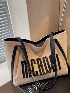 Sac cabas minimaliste en toile avec poignées en cuir noir et lettrage MICROI