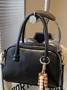 Sac à Épaule Boston en Cuir PU Rétro pour Femmes Sac à Main Commuter Simple Avec Pendentif en Perles