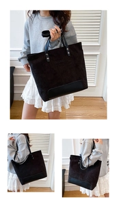 Dettaglio della borsa tote in velluto a coste nero con stampa TOTEBAG e fondo in pelle