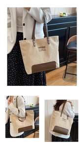 Dettaglio della borsa tote in velluto a coste bianco crema con manici in pelle marrone