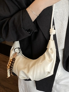 Sac hobo croissant blanc crème chic avec bandoulière nouée et perles en bois pour femme