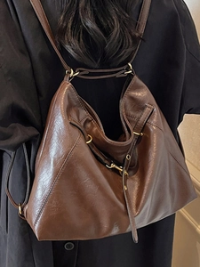 Sac à dos vintage en cuir PU marron foncé pour femme avec bretelles réglables dorées