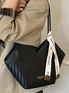 Classic black woven tote bag with V-shaped cut and decorative ribbon for commuting