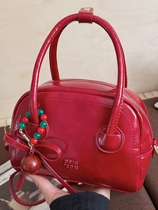 Sac Boston Femme en Cuir PU Brillant Mode Bandoulière Sac à Main Avec Pendentif Noeud Perle Élégant Couleur Unie Sac Quotidien