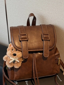 Retro dunkelbrauner Lederrucksack mit Kordelzug und süßem Plüsch-Hundeanhänger