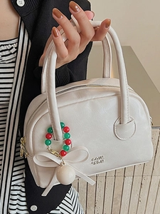 Sac à main oreiller crème élégant avec forme bowling rétro et breloque pour femmes