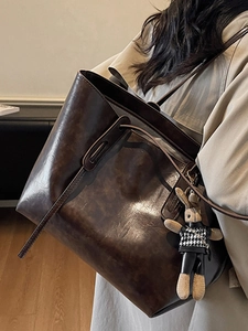 Brown high-capacity tote bag in glossy faux leather with a cute bunny charm