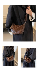 Dettagli della borsa a mezzaluna vintage in pelle scamosciata marrone con scritta moda