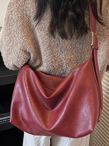 Retro burgundy large capacity leather hobo bag for women with golden metal buckle