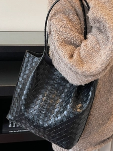 Classic black woven leather tote bag with large capacity for stylish daily commuting use