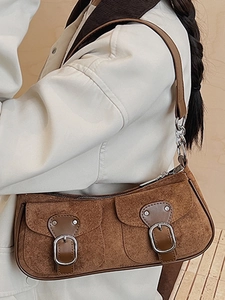 Sac sous le bras rétro en daim marron avec bandoulière chaîne et deux poches