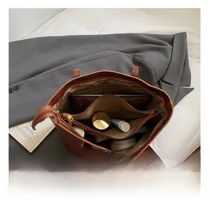 Large capacity tote bag with multi-compartment interior for tablet and daily items