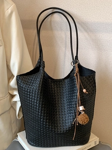 Large Capacity Woven PU Leather Tote Bag For Women Vintage Solid Color Bucket Shoulder Bag With Pompom Charm Commuter Handbag