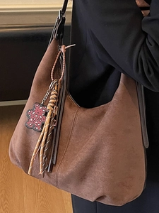 Retro brown suede hobo bag with leopard bear charm and tassels for daily use