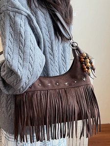 Borsa a tracolla in pelle scamosciata marrone con frange boho e borchie stella