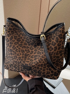 Vintage Leopard Print Large Capacity Shoulder Bag For Women Fashion PU Leather Magnetic Buckle Tote Hobo Underarm Bag Travel Daily Handbag