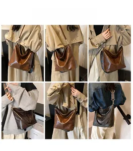 Détail du sac hobo en cuir huilé café avec bretelles tissées de style ethnique chic