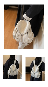 Detalle de la mochila crema con tejido de textura arrugada y cierre de cordón