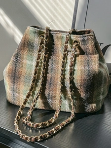 Retro plaid wool bucket bag with gold chain strap for autumn winter commute style