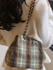 Vintage plaid bucket bag in wool fabric with gold chain strap for autumn commute