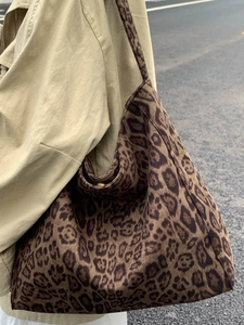 Borsa a spalla hobo alla moda con stampa leopardata e grande capacità per il lavoro