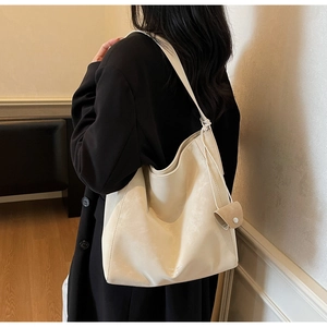Grand sac à bandoulière beige en similicuir avec bandoulière et petit porte-monnaie assorti