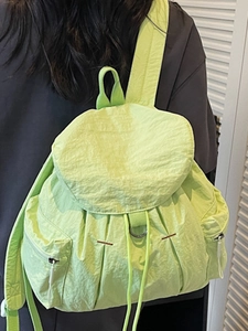 Mochila moderna verde lima en nailon arrugado para escuela, desplazamientos y viajes