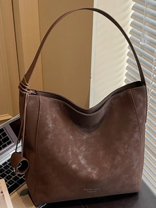 Grand sac cabas en similicuir marron au design minimaliste demi-lune pour femmes