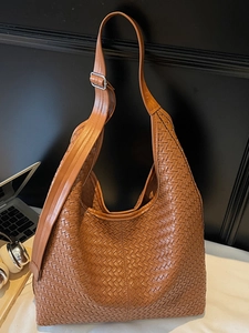 Sac Fourre-Tout Tissé Rétro pour Femmes Grande Capacité Sac à Bandoulière Hobo en Cuir PU Tissage Mode Navette