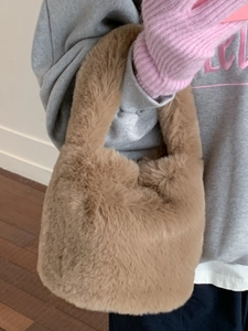 Minimalist brown faux fur bucket bag for women featuring soft plush texture for autumn
