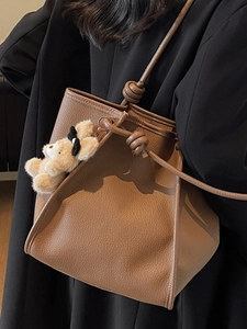 Brown lychee texture tote bag with a cute plush bear pendant and knotted shoulder strap