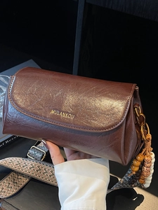 Sac à Épaule en Cuir PU Vintage pour Femmes Sac à Bandoulière Carré Oreiller Rétro Avec Pendentif en Perles Large Bandoulière