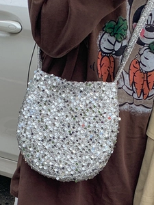 Silberne Pailletten Umhängetasche für Damen mit glänzendem metallischem Finish