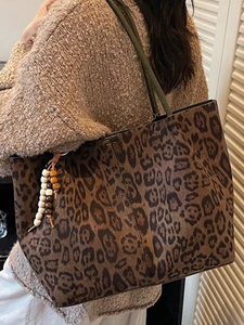 Vintage-Einkaufstasche mit Leopardenmuster, Perlenanhänger und schmalen Trägern
