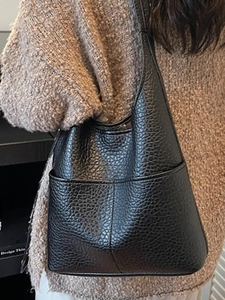 Classic black pebbled leather bucket bag with large capacity for autumn women fashion