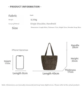 Comparaison de taille du sac fourre-tout léopard avec un iPhone 16 Pro Max