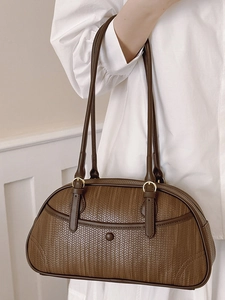 Sac à épaule marron à texture tressée pour femme sac baguette chic en similicuir