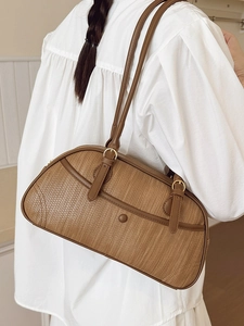 Sac hobo marron tissé avec bordure en cuir et bandoulière pour un look décontracté