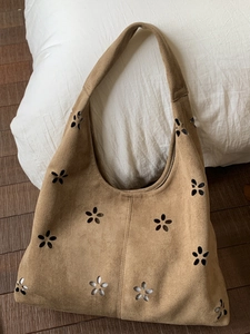 Women Hollow Out Floral Pattern PU Leather Shoulder Bag Large Capacity Retro Underarm Tote Bag Casual College Style Commuting Handbag