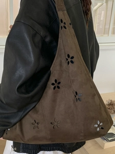 Retro brown hollow-out suede tote bag with floral patterns for autumn casual commute