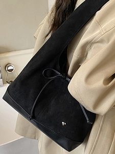 Sac fourre-tout rétro noir en suédine pour femme avec nœud et pendentif cœur argent