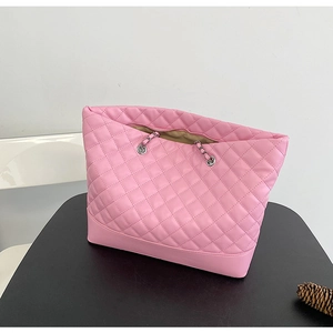 Detail view of the pink quilted tote bag with diamond pattern and metal chain handles