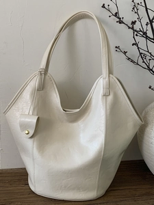 Sac seau minimaliste beige de grande capacité en similicuir de haute qualité