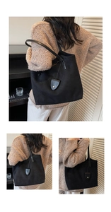 Vues multiples d'un grand sac cabas noir mat porté par un mannequin pour plus de détails