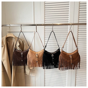Détails des sacs à main rétro en daim à franges en quatre coloris au style bohème