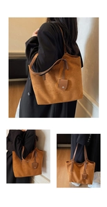 Détail du sac cabas en daim caramel avec lanières en cuir marron et pochette assortie