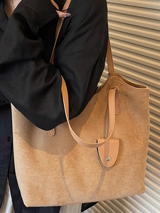 Grand sac cabas rétro en daim camel avec bandoulière en cuir pour le quotidien