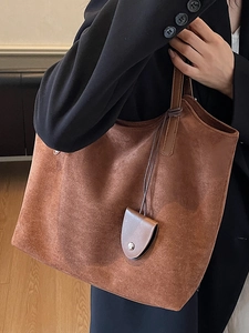 Grand sac cabas vintage marron en daim mat pour femme avec petite pochette suspendue