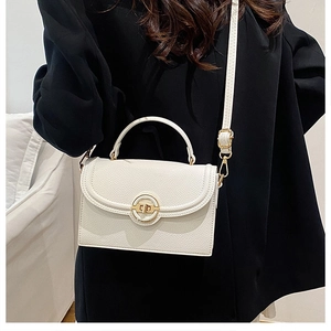 Close-up of white lychee pattern leather crossbody bag with elegant gold metal buckle