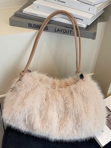 Sac à épaule élégant en fausse fourrure beige avec bandoulières en cuir marron et métal